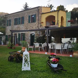 Govi Pensión Diano Castello